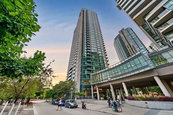 Toronto C01, ON M5V 4A2,215 Fort York BLVD #419