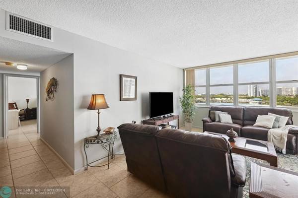 Hallandale Beach, FL 33009,1817 S Ocean Dr  #815