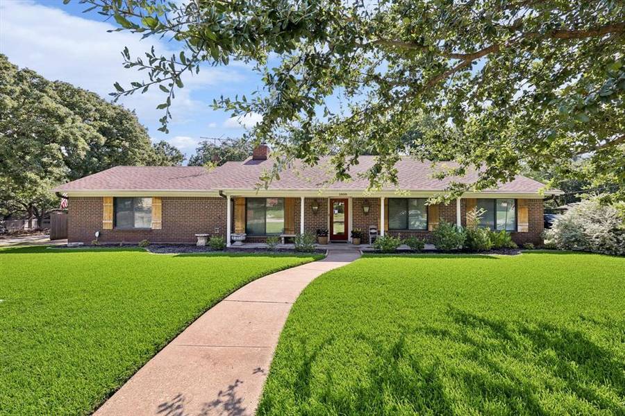 1808 Trailwood Drive, Euless, TX 76039