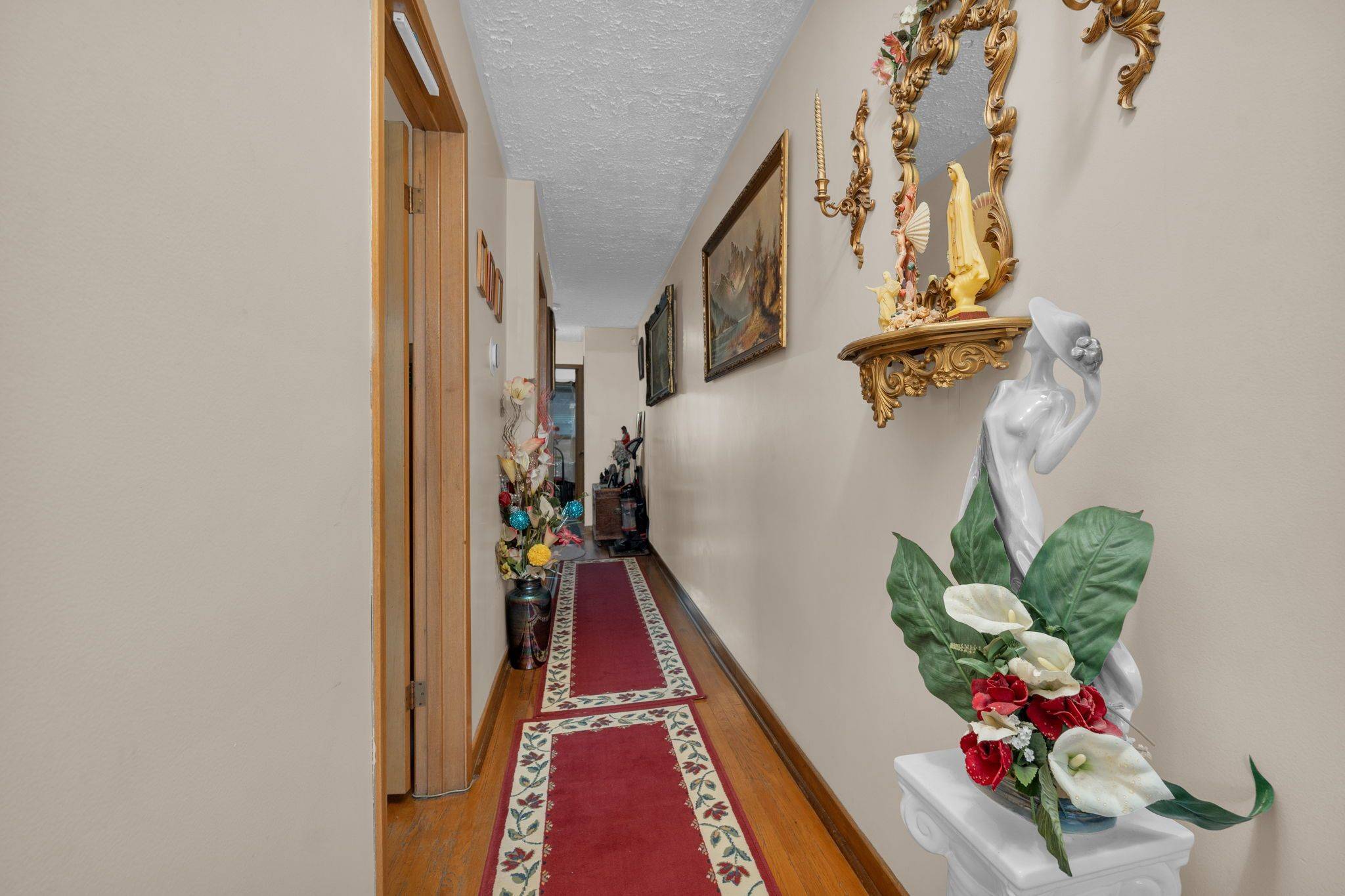 Toronto C01, ON M6K 2S9,163 Saint Clarens AVE