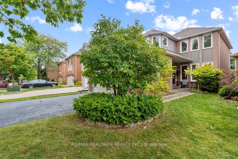 Vaughan, ON L4J 6N7,6 Glenoaks CT