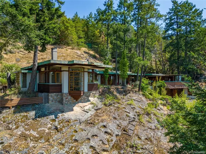 3326 Port Washington Rd, Pender Island, BC V0N 2M1