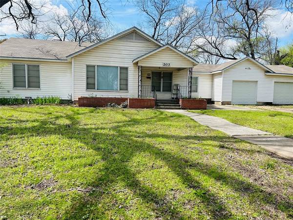 203 N Avenue H,  Clifton,  TX 76634