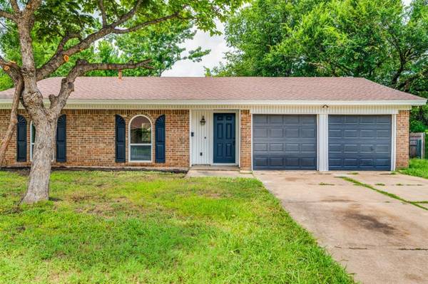 604 Sue Ann Lane,  Burleson,  TX 76028