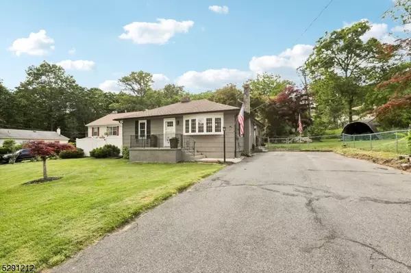 Hopatcong Boro, NJ 07874,25 Helen St