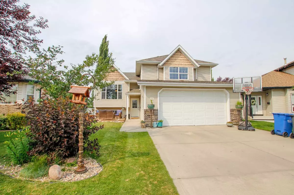 Red Deer, AB T4R 3E4,14 Lewis Close