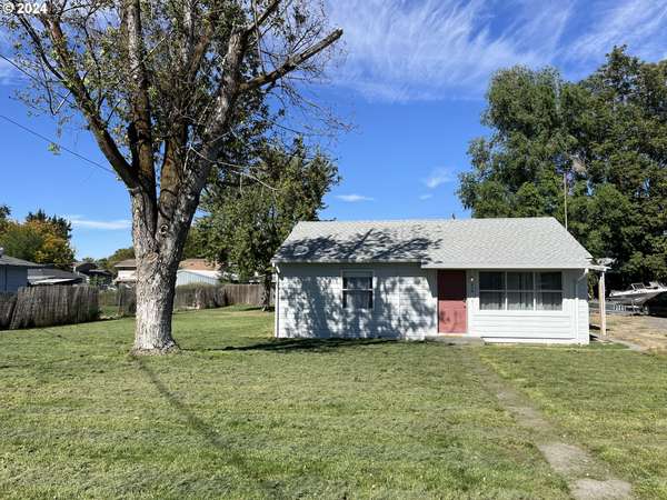 212 YAKIMA ST, Umatilla, OR 97882