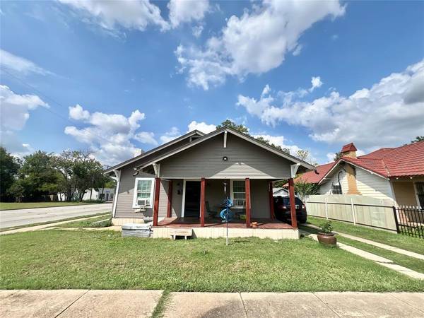 901 E Powell Avenue, Fort Worth, TX 76104