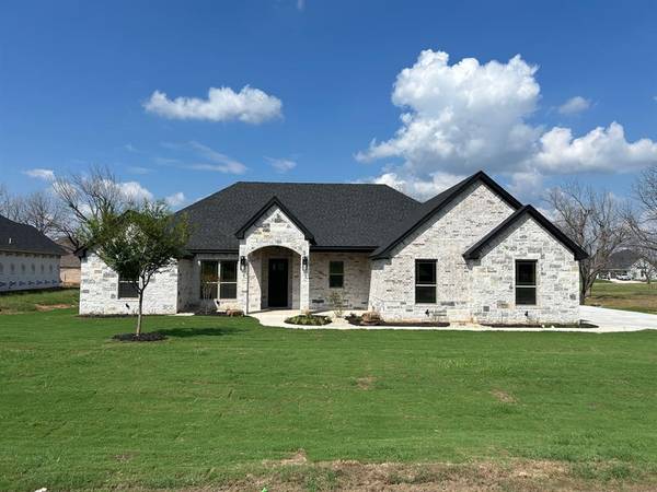 2708 Village Drive, Granbury, TX 76049