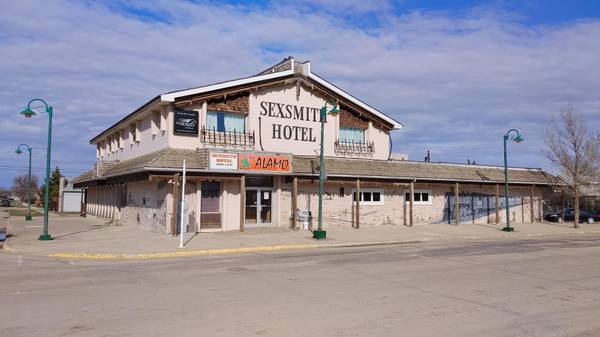 9807 100 ST, Sexsmith, AB T0H 3C0