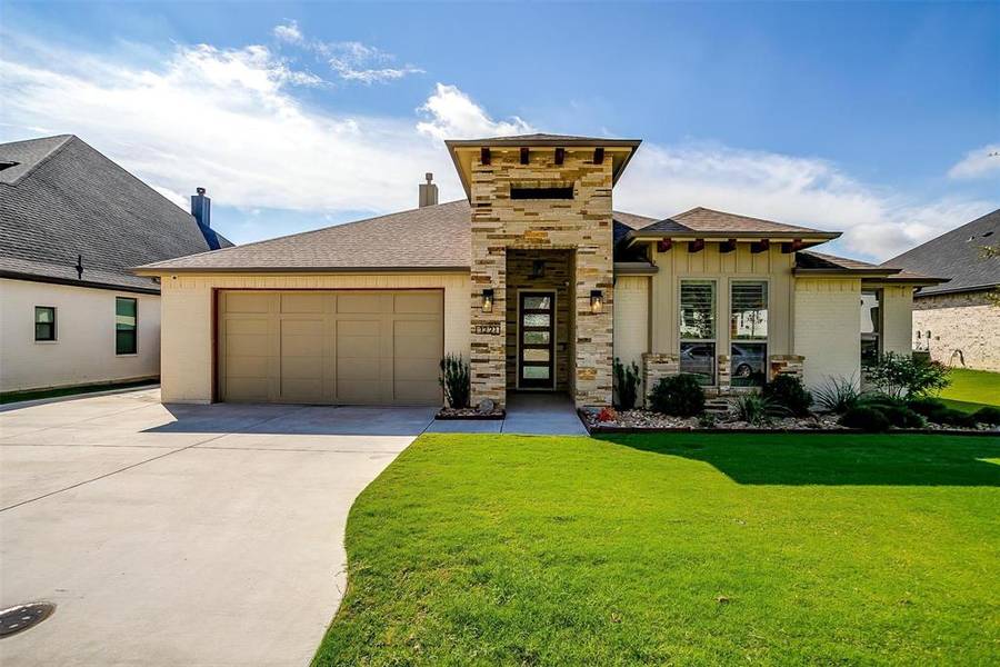 1221 Crown Valley Drive, Weatherford, TX 76087