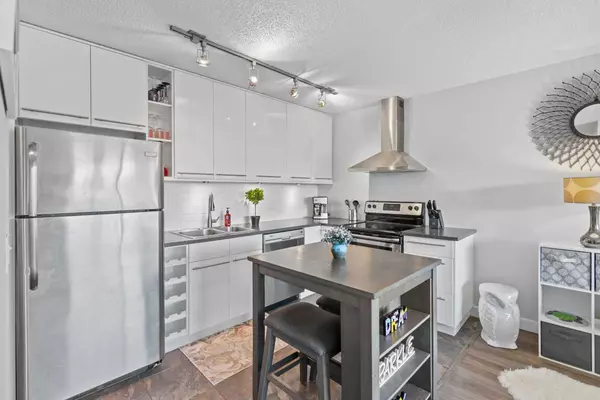 Calgary, AB T2T 4E3,1817 16 ST SW #403