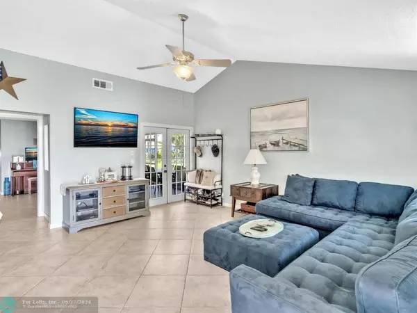 Boynton Beach, FL 33472,5483 Courtney Cir