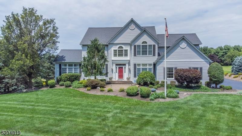 17 Yorkshire Dr, Washington Twp., NJ 07840
