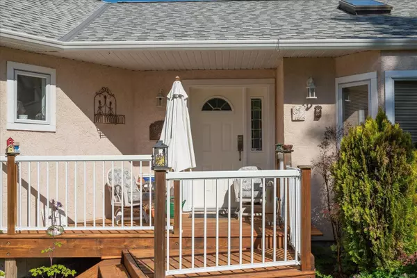 Ladysmith, BC V9G 1N5,881 Therres Cres