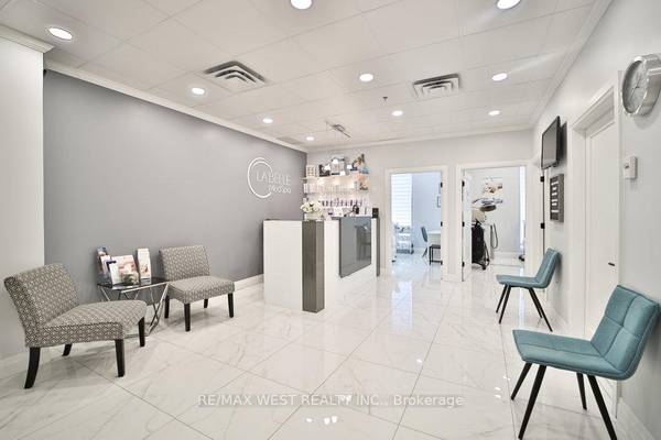 Mississauga, ON L5B 1J2,250 Dundas ST W #304