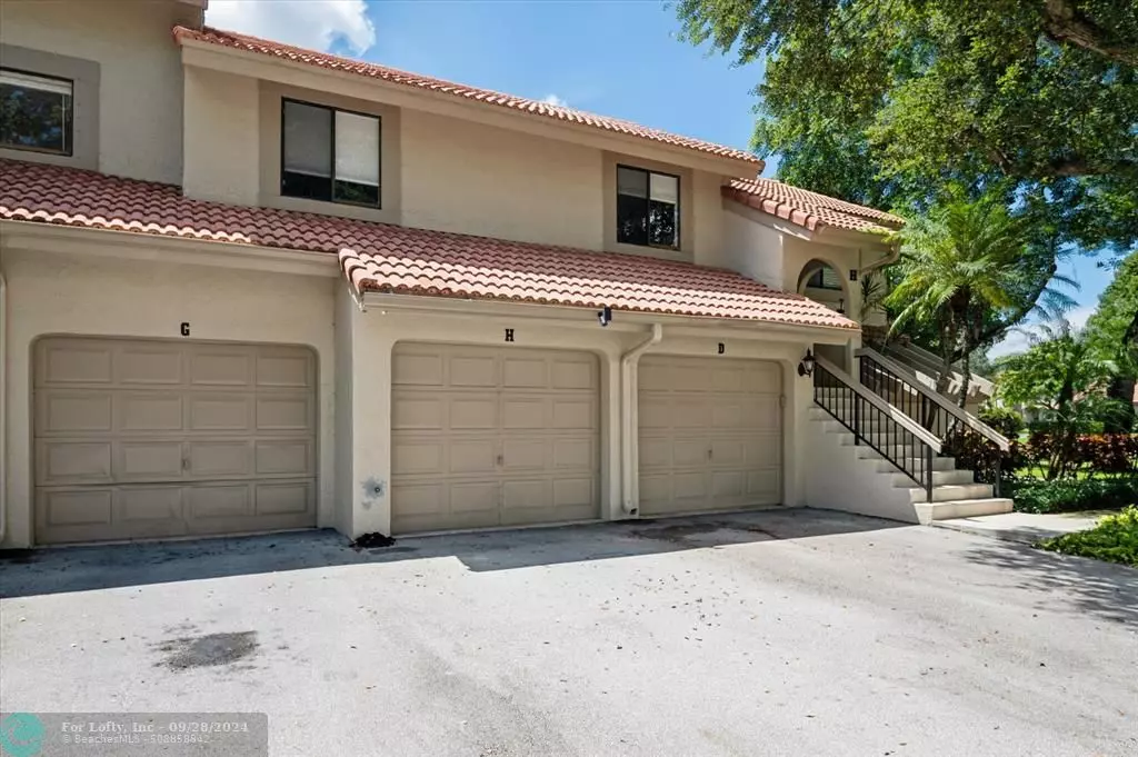 Boca Raton, FL 33486,5750 Coach House Cir