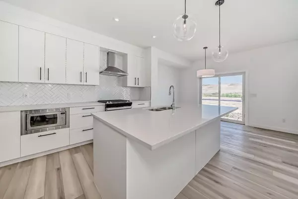 Calgary, AB T2X 4Y7,8 Walgrove PL SE