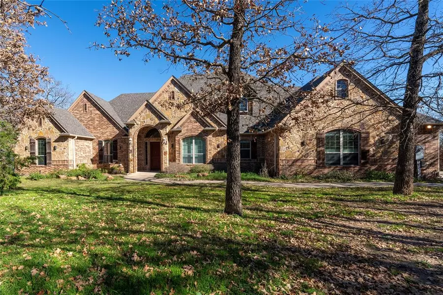 820 Farris Road, Burleson, TX 76028