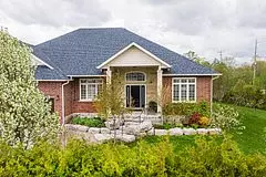 4 Blake ST, East Gwillimbury, ON L0E 1R0