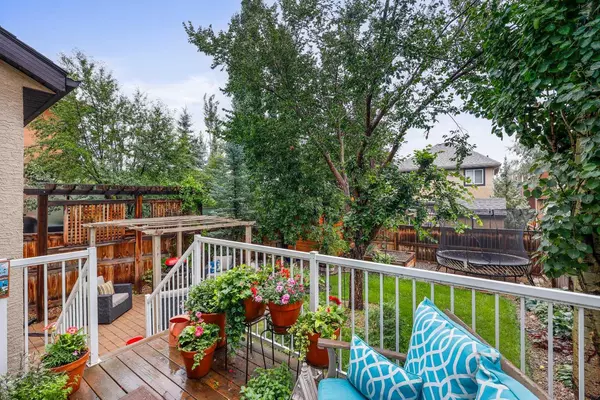 Calgary, AB T3M 0S3,121 Cranarch CT SE