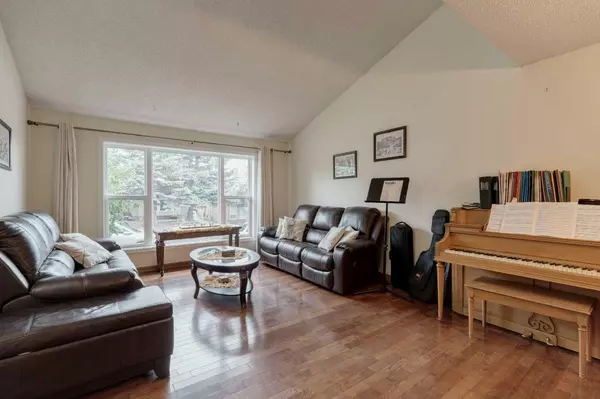 Calgary, AB T3H 1R6,92 Strathearn Rise SW