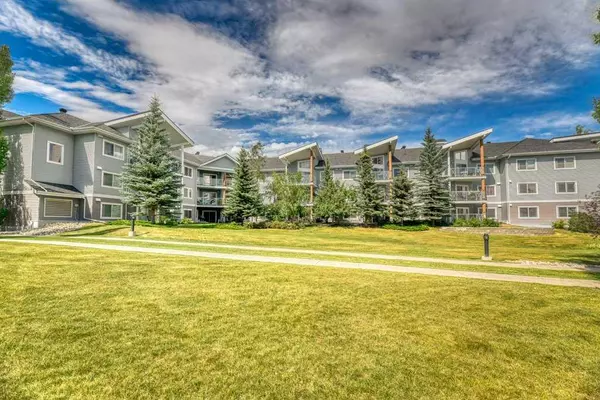 Chestermere, AB T1X 1W6,390 Marina DR #306