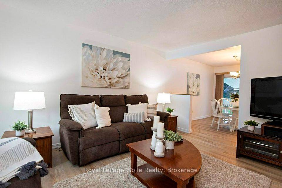 Kitchener, ON N2E 2J4,23 Briargate DR