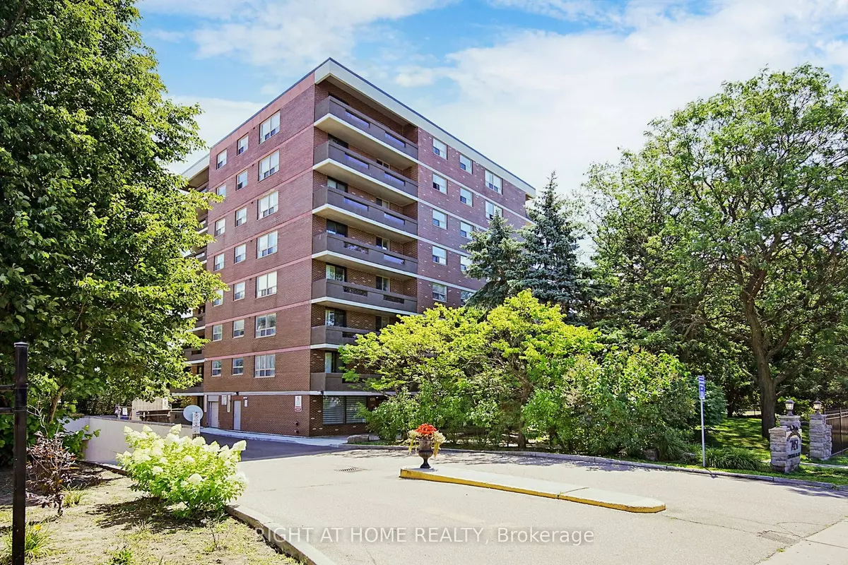 Markham, ON L3T 2B4,7451 YONGE ST E #501