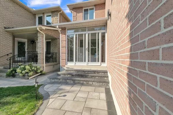 Vaughan, ON L4J 6L3,261 Brickstone CIR