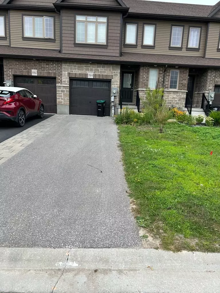 Midland, ON L4R 0E4,984 Wright DR