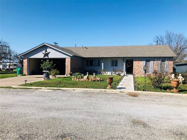 106 Crestview Avenue, Comanche, TX 76442