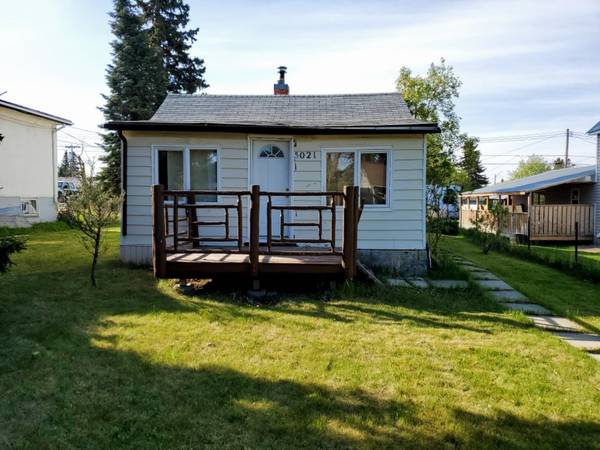 5021 9 AVE, Edson, AB T7E 1E8