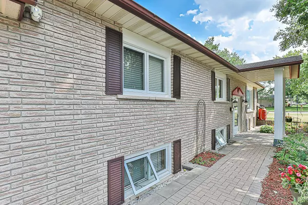 East Gwillimbury, ON L9N 1M2,123 Olive ST