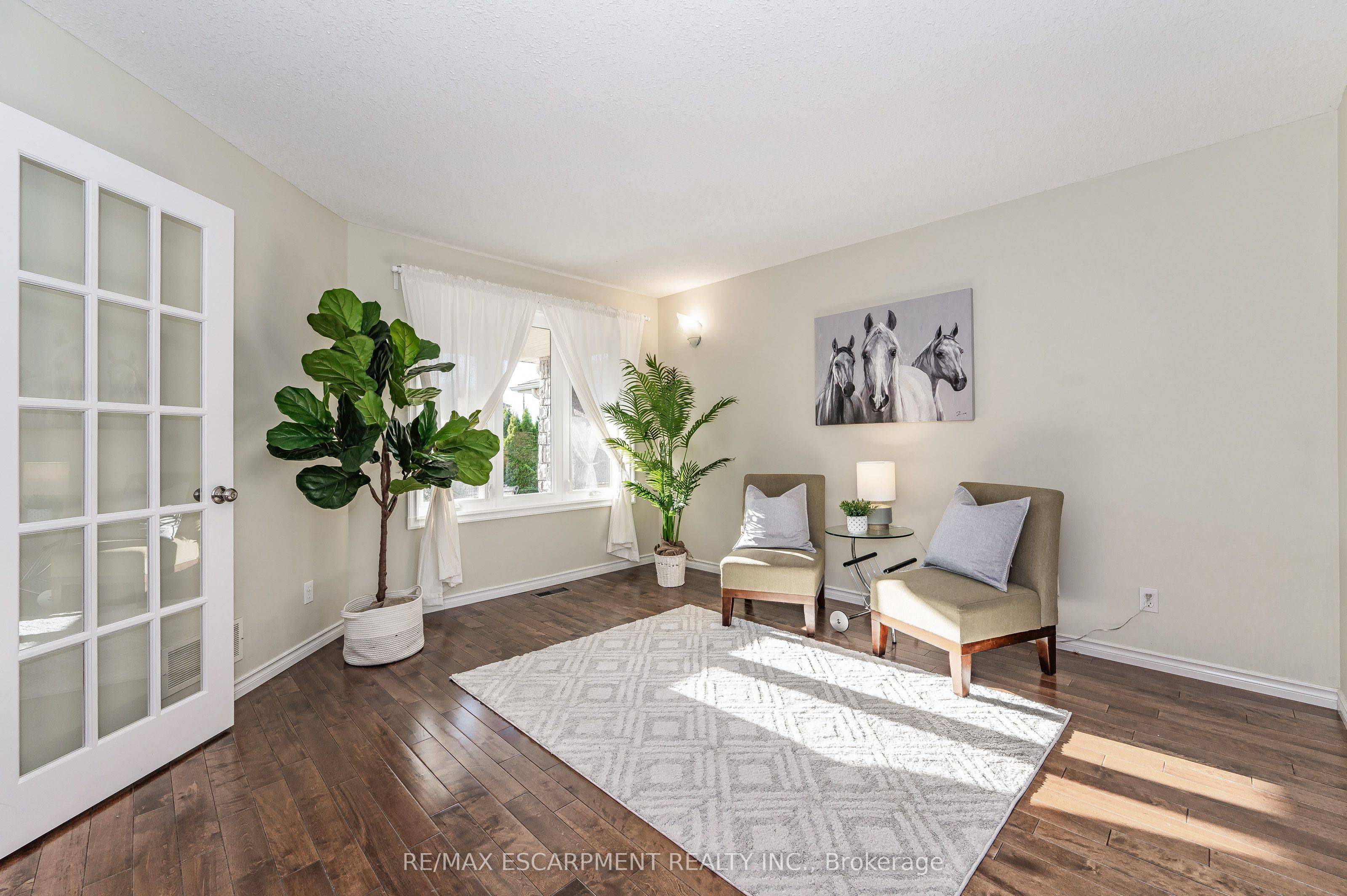 Guelph, ON N1G 5H7,6 Paulstown CRES