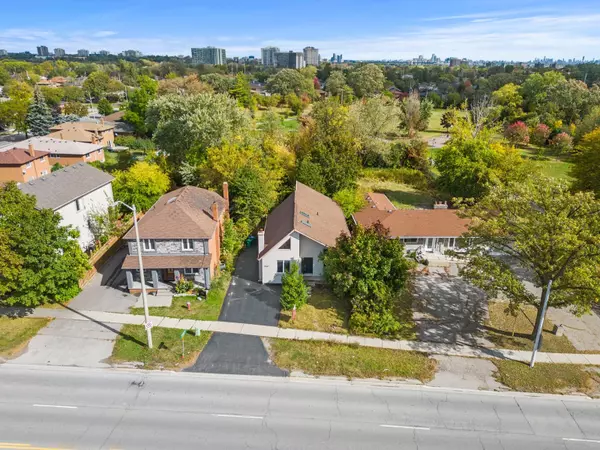 Peel, ON L5A 2X8,3397 Cawthra RD #Upper