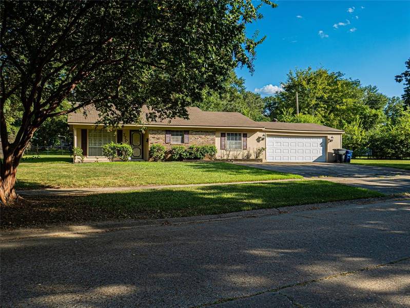 7701 Woodfield Drive, Shreveport, LA 71106