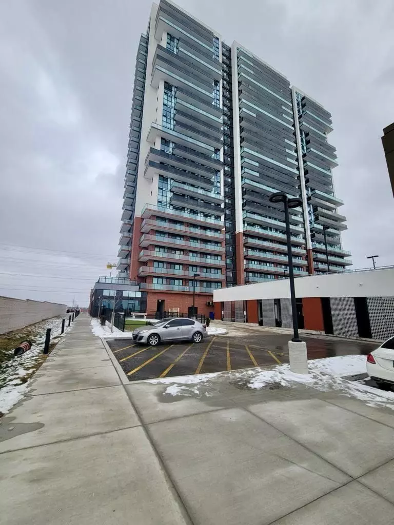 Oshawa, ON L1L 0R5,2550 Simcoe ST N #1421