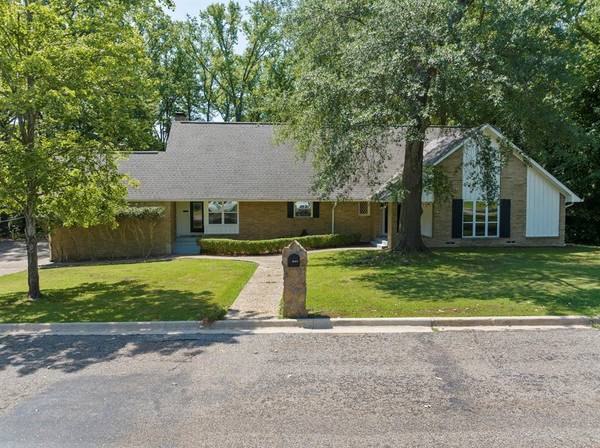 1201 Garden Avenue, Mount Pleasant, TX 75455