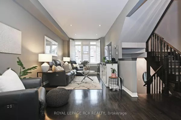 Newmarket, ON L3Y 0B8,216 Appleton CT