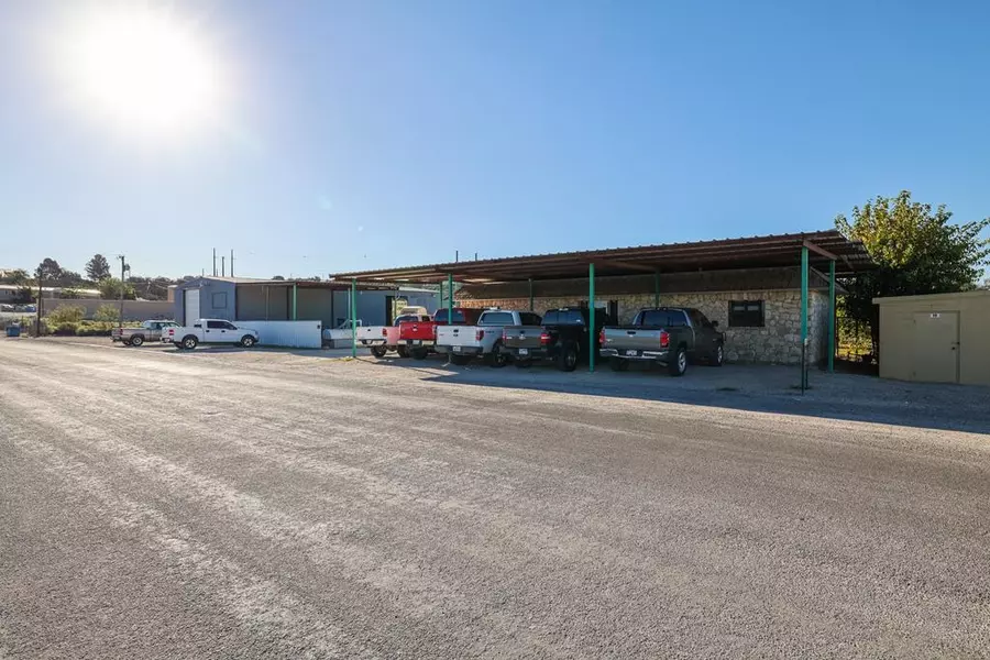 405 1st St, Ozona, TX 76943