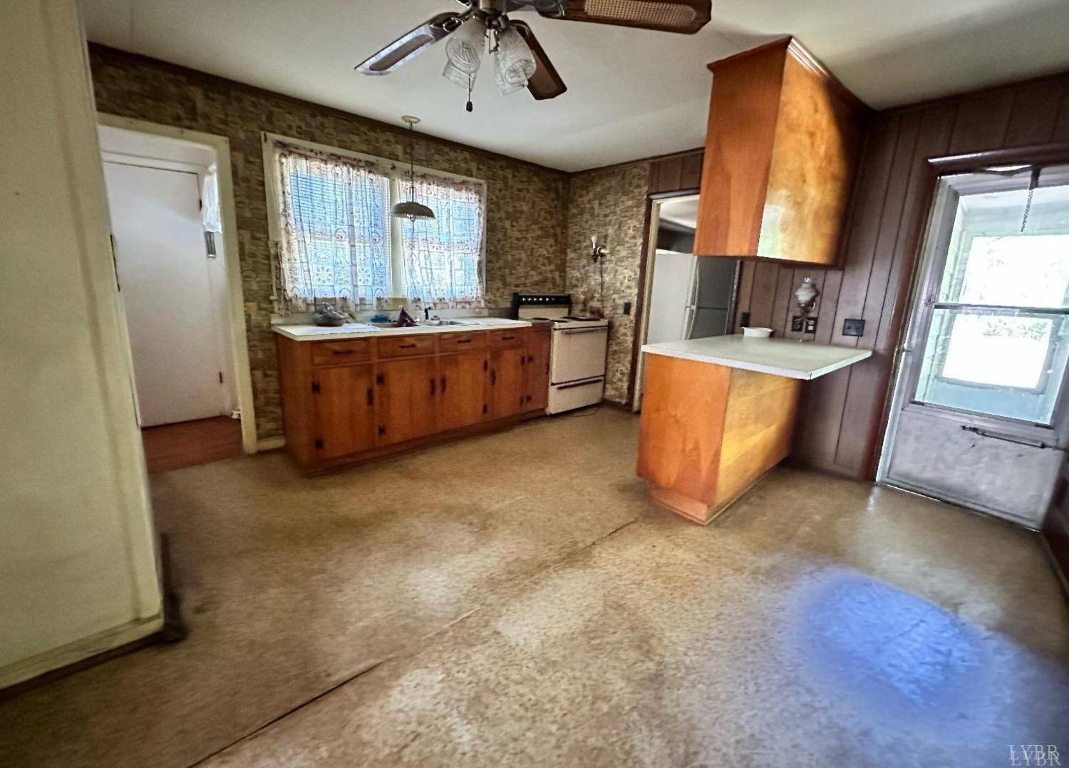 Gladys, VA 24554,1589 Whipping Creek Rd