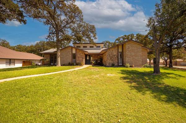 8 Greenbriar Court, Trophy Club, TX 76262