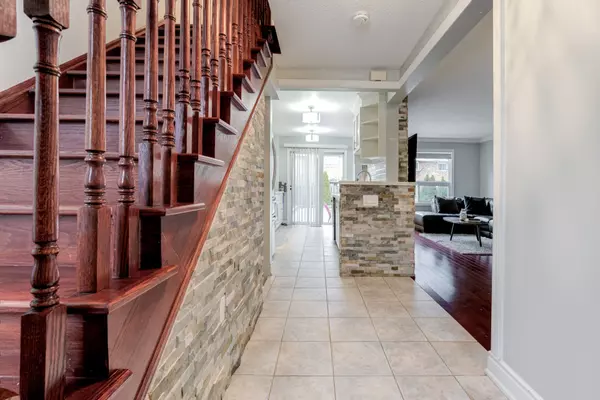 Pickering, ON L1V 3Y1,671 Foxwood TRL