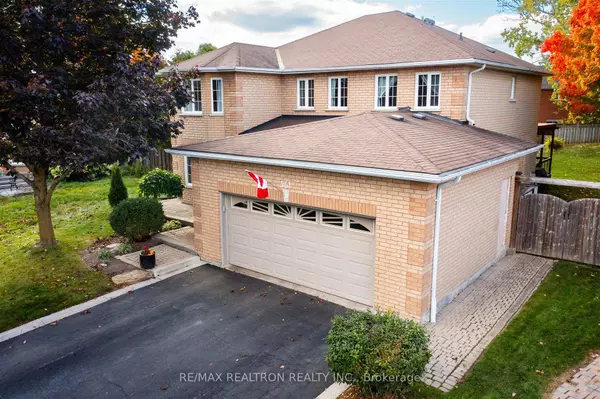 Newmarket, ON L3Y 8L2,561 Roeder CT