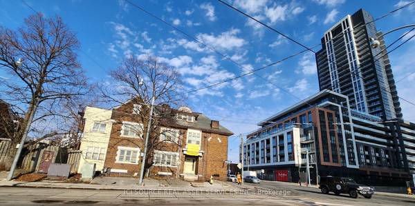 2 Edna AVE, Toronto W02, ON M6P 1X2