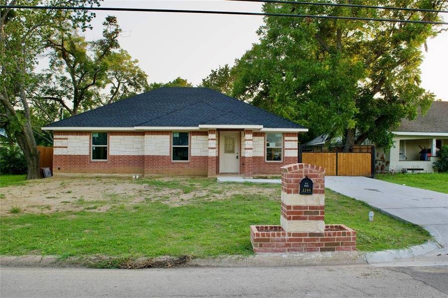 2208 N Beaton Street, Corsicana, TX 75110