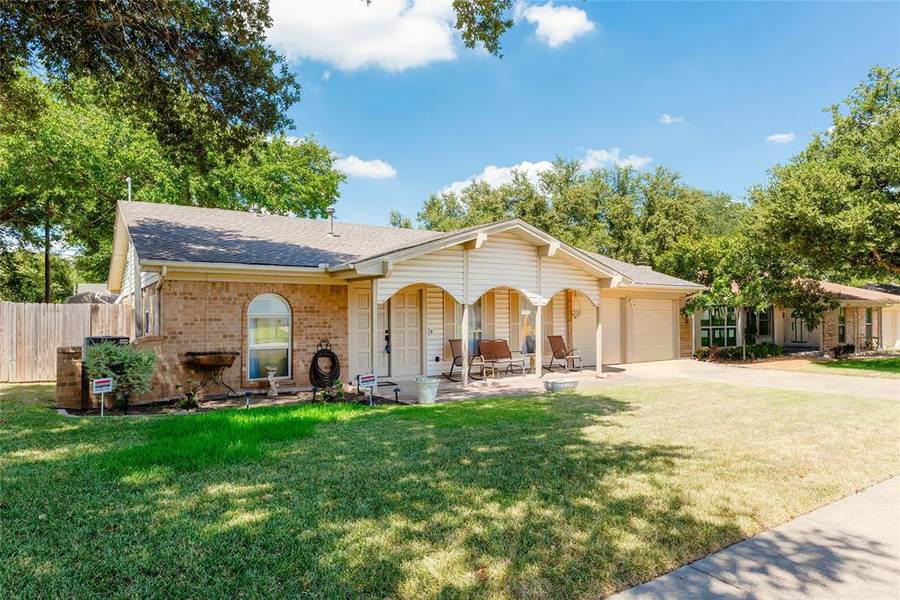 2133 Mountainview Drive, Hurst, TX 76054