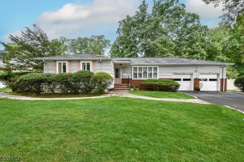 68 Stonehenge Ter, Clark Twp., NJ 07066