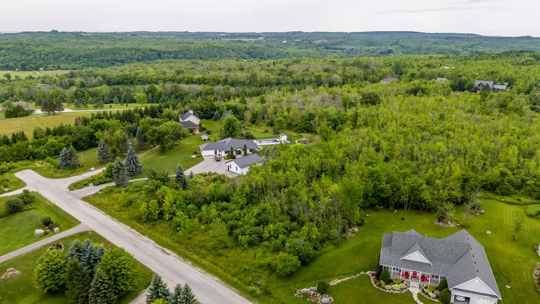 106 Ridgecrest LN, Meaford, ON N4L 1W6